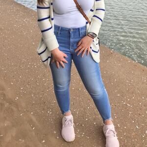 Mossimo High Rise Jegging Crop Jeans 6/28R Shark Bite Hem Light Wash